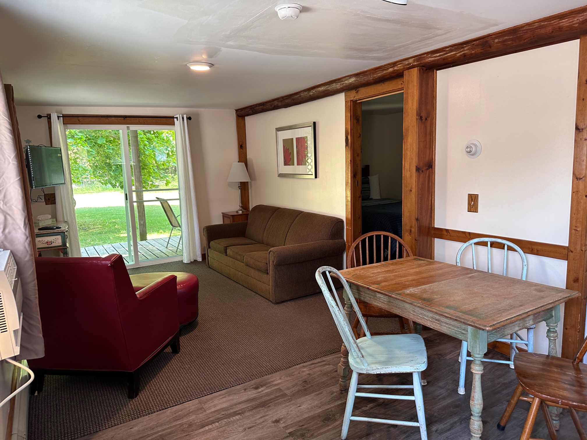 Lower carriage house living area