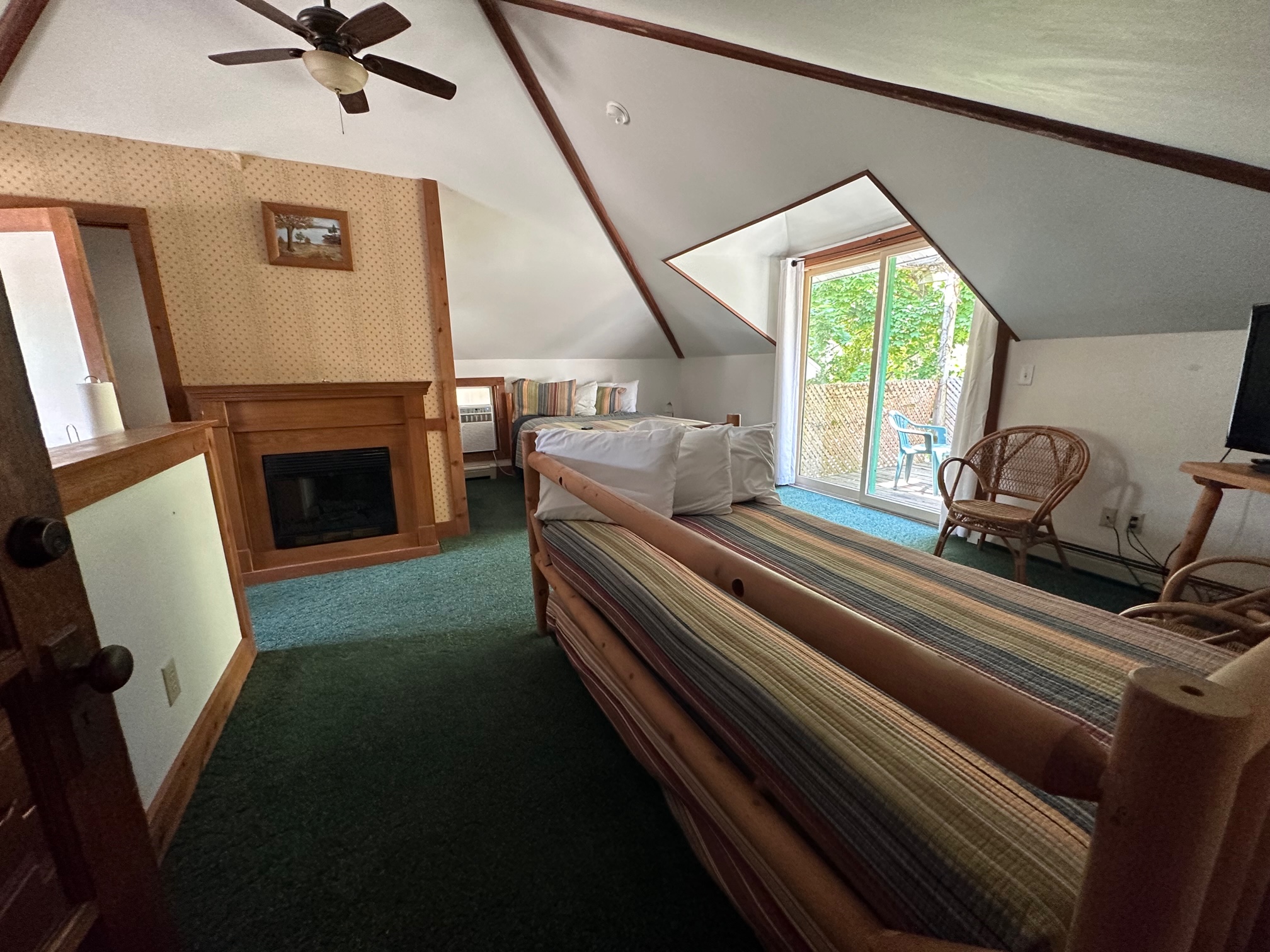 Upper carriage house living area